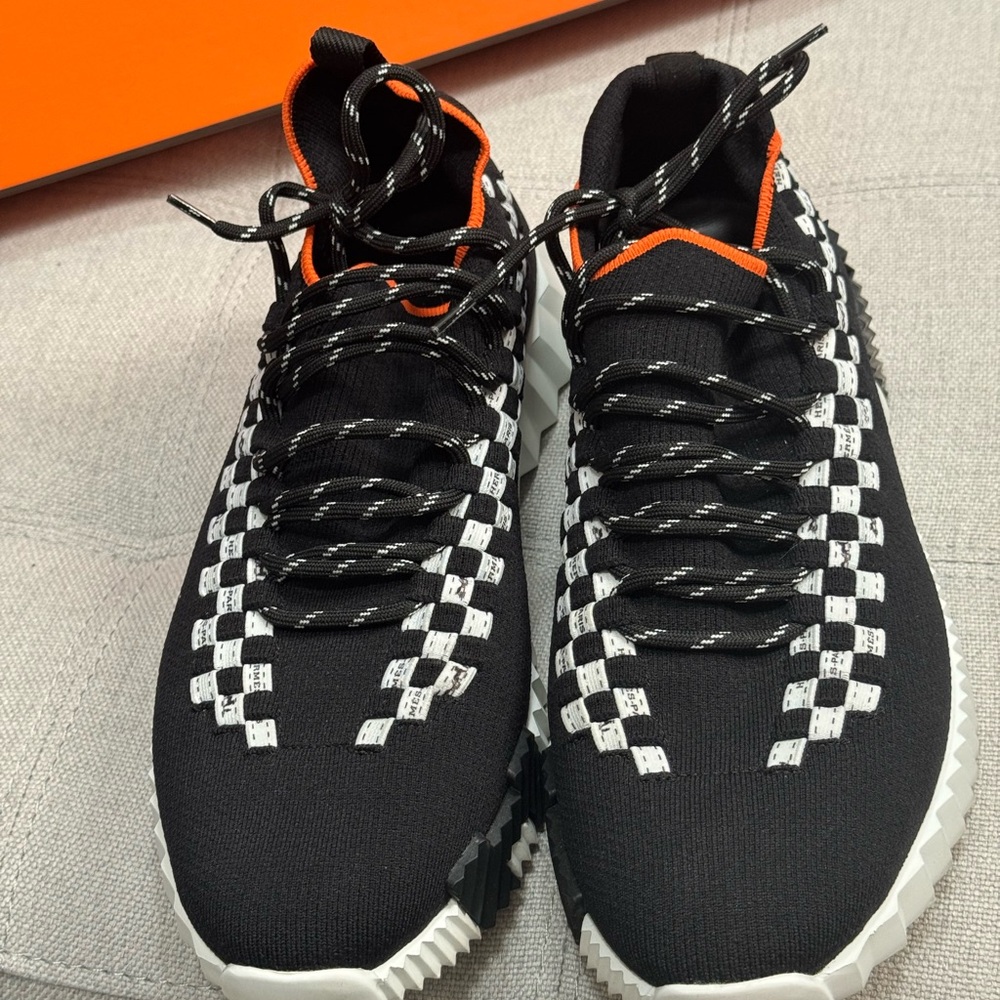 Hermes Authentic Unisex Black & White  Sneakers with Orange Trim,  EU40, NWOT